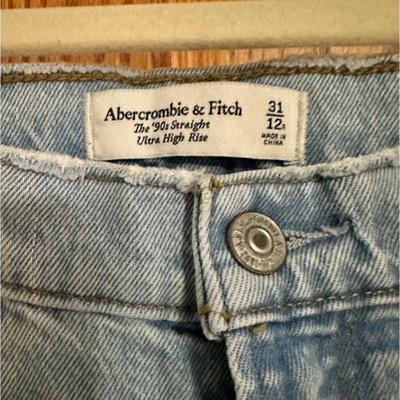 Abercrombie 90s Straight Ultra High Rise with slit in hem size 12 - Picture 4 of 4